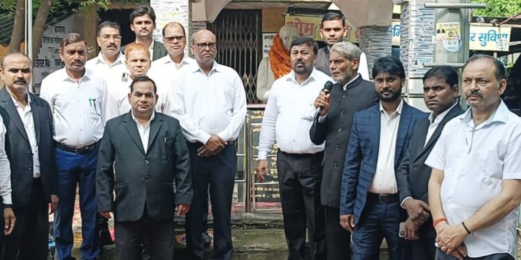 डिस्ट्रिक्ट बार एसोसिएशन, सोनभद्र के प्रांगण में हर्षोल्लास एवं गरिमापूर्ण वातावरण में मनाया गया स्वतंत्रता दिवस।