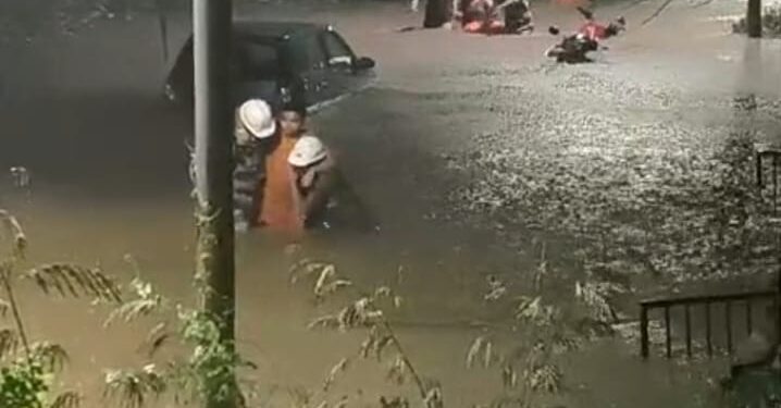 एनटीपीसी टाउनशिप में बाढ़ जैसे हालात, सीआईएसएफ ने रेस्क्यू कर सात लोगों को निकाला ।।