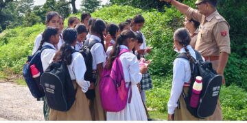 मिशन शक्ति फेज-5.0 के तहत महिलाओं और बालिकाओं को हेल्पलाइन व सरकारी योजनाओं की दी जानकारी।