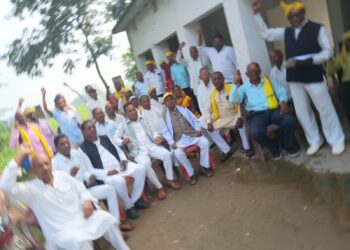 आदिवासी समाज की बैठक संपन्न।