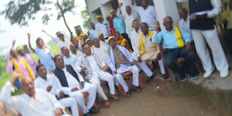 आदिवासी समाज की बैठक संपन्न।