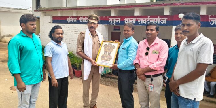 सोनभद्र: सुकृत चौकी में पुलिस-प्रेस समन्वय बैठक, जनहित के मुद्दों पर हुई सार्थक चर्चा।