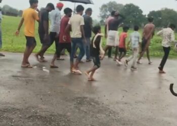 थाना बभनी पुलिस ने मारपीट एवं अमानवीय कृत्य कर वीडियो बनाने के मामले में 02 अभियुक्त  गिरफ्तार।