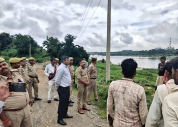 नदी-नालों एवं जलधाराओं के समीप न जाएं, बच्चों एवं पशुओं को भी इन क्षेत्रों से दूर रखने की अपील।
