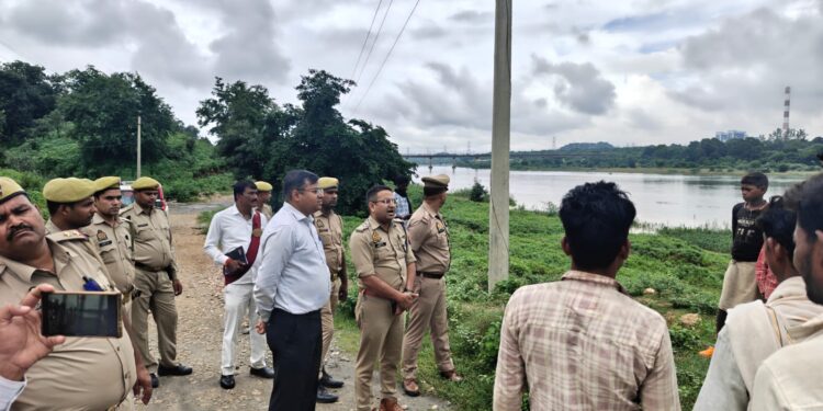 नदी-नालों एवं जलधाराओं के समीप न जाएं, बच्चों एवं पशुओं को भी इन क्षेत्रों से दूर रखने की अपील।