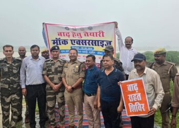 ओबरा डैम के खुलने से बाढ़ की आशंका को लेकर प्रशासन अलर्ट,रेणुका नदी छठ घाट पर हुआ मॉक ड्रिल अभ्यास।