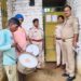 दहेज प्रताड़ना मामले में फरार कमल हसन व नसीमा बीबी के घर चस्पा हुआ इश्तेहार।