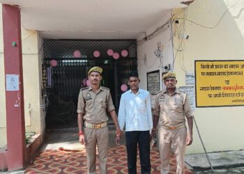 वारंटी की तलाश में दबिश, घर से पकड़ा गया आरोपी ।।