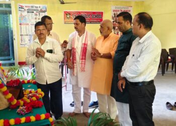 एस.एन.जी. पब्लिक स्कूल में शिक्षक दिवस धूमधाम से मनाया गया।