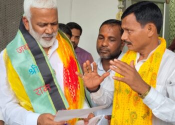 कनहर परियोजना व हर घर नल योजना को लेकर मंत्री से मिले जीत सिंह खरवार।