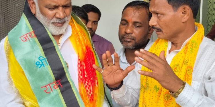 कनहर परियोजना व हर घर नल योजना को लेकर मंत्री से मिले जीत सिंह खरवार।