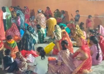 हरितालिका तीज पर निर्जला व्रत रख सुहागिन महिलाओं ने की पति के दीर्घायु व सुख समृद्धि की‌ कामना।