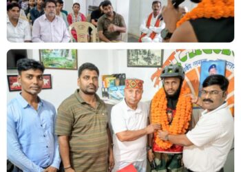 आठ राज्यों सहित यूपी के 74 जिला पार कर सोनभद्र के तहसील ओबरा पहुंचे आत्मबली वासु राईडर।