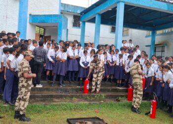 दीपावली पर सुरक्षा का पाठ: सीआईएसएफ फायर विंग ने सेंट जोसेफ स्कूल में किया अग्नि सुरक्षा जागरूकता कार्यक्रम ।।