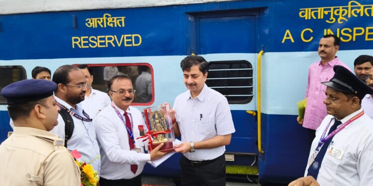 नये महाप्रबंधक हाजीपुर के शक्तिनगर आगमन परईसीआरकेयू ने किया स्वागत।