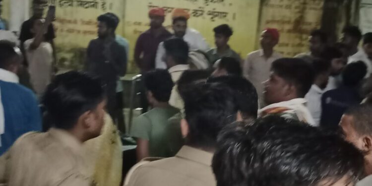 अज्ञात वाहन की चपेट में आने से मोटरसाइकिल सवार दो की मौत,