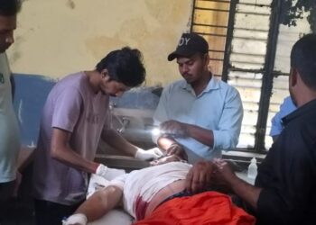 आटा चक्की के पट्टे में फंसकर युवक गंभीर रूप से घायल, जिला अस्पताल रेफर,7 दिन पहले ही हुई थी पिता की मौत।