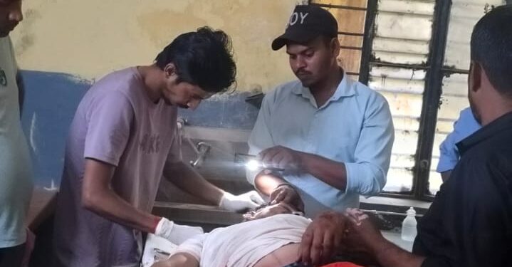 आटा चक्की के पट्टे में फंसकर युवक गंभीर रूप से घायल, जिला अस्पताल रेफर,7 दिन पहले ही हुई थी पिता की मौत।