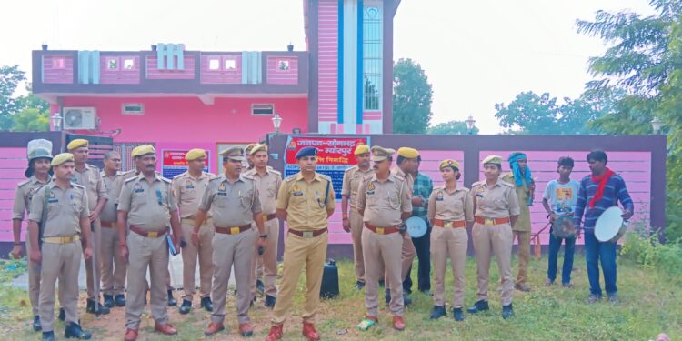 म्योरपुर पुलिस ने एनडीपीएस की धारा 68F के आरोपी का मकान किया कुर्क।