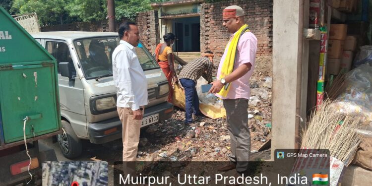 छात्र-छात्राओं को स्वच्छता संबंधित दिया जानकारी।