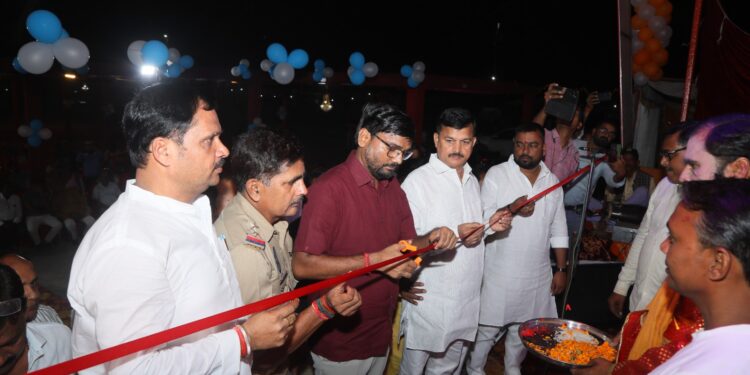 मुकुट पूजन एवं नारद मोह मंचन के साथ चोपन रेलवे रामलीला का।