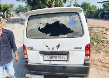 चेतवां मोड़ पर गिट्टी लदे ट्रक का टायर फटा, कई लोग घायल ।।