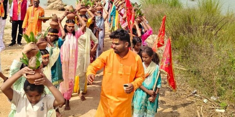 51 कन्याओं ने निकाली भव्य कलश यात्रा, श्रद्धालुओ ने उत्साहपूर्वक भाग लिया।