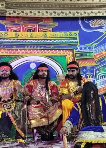लक्ष्मण ने सूर्पनखा के काटे नाक कान रावण ने किया सीता जी का हरण।