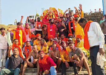 नम आंखों से मां दुर्गा को दी गई विदाई, जयकारों के बीच निकली विसर्जन यात्रा ।।