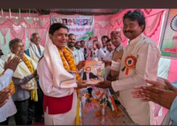 सोन रत्न की मानद उपाधि से राम अनुज धर द्विवेदी को किया गया विभूषित।