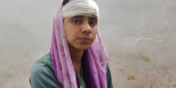 ट्रेलर ड्राइवर का अचानक ब्रेक लेने से बस कि हुई टक्कर पाँच यात्री घायल