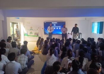 आदर्श इंटर कॉलेज महुली में गूंजा प्लास्टिक मुक्त विद्यालय का संदेश, विद्यार्थियों ने ली शपथ।