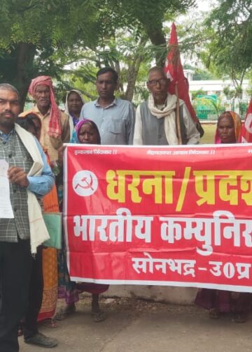 मतदाता सूची में गड़बड़ी और SIR के विरोध में भाकपा का जोरदार धरना-प्रदर्शन।