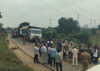 शांतिनगर में 28 घंटे बाद एनटीपीसी प्रबंधन से समझौते के बाद खुला जाम ।।