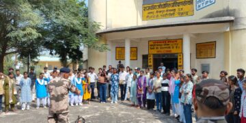 सीआईएसएफ फायर विंग ने बीजपुर आईटीआई में सिखाए आग से बचाव के तरीके।