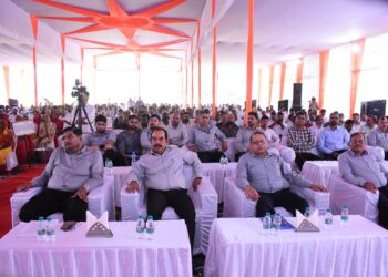 खड़िया कोयला परियोजना के विस्तारीकरण को लेकर पर्यावरणीय जनसुनवाई शांतिपूर्ण संपन्न; ग्रामीणों की समस्याओं के समाधान का मिला आश्वासन।