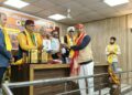 विद्या वाचस्पति की मानद उपाधि से सम्मानित हुए राम अनुज धर द्विवेदी।